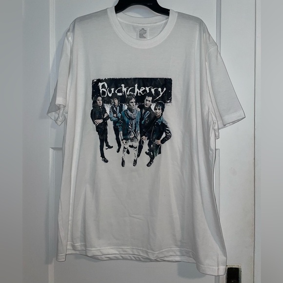 NWOT Buckcherry white Graphic 2X T-Shirt - Picture 1 of 4